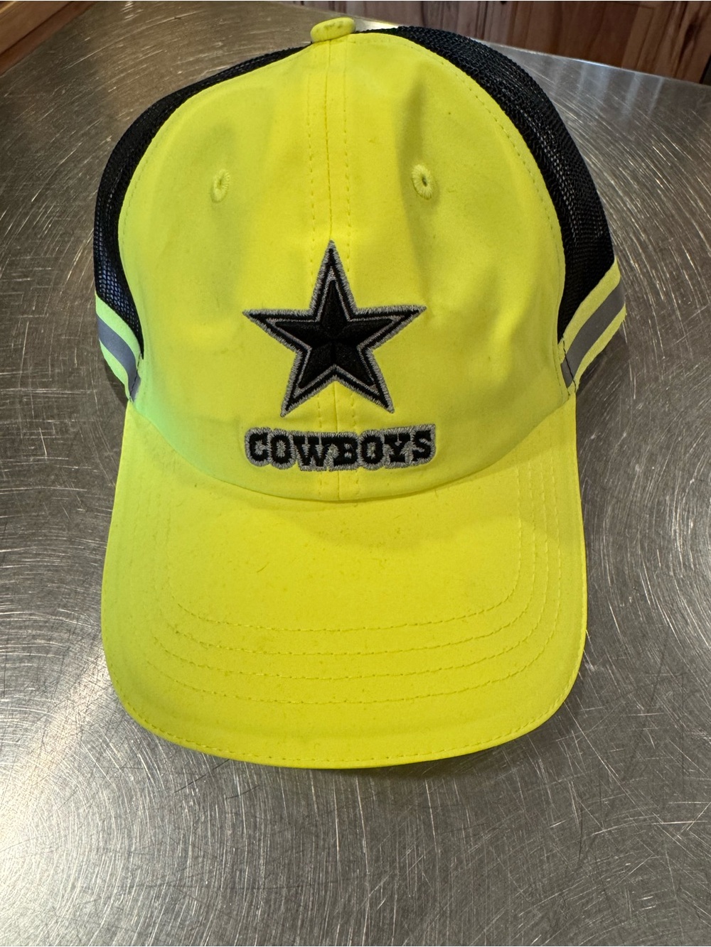High-Visibility Yellow and Black Mesh Cowboys Cap